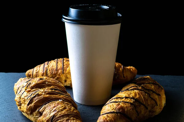 Croissant Textur Französisches Frühstückscroissants Frisches Gebäckbrot Mit Papierkaffeebecher Der Bäckerei — Stockfoto