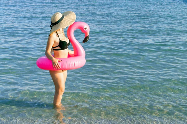 Amusant Jeune Femme Sexy Chapeau Paille Maillot Bain Bikini Lunettes — Photo