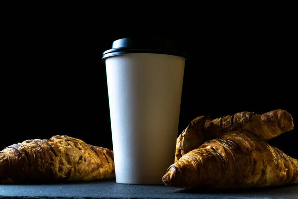 Croissant Textur Französisches Frühstückscroissants Frisches Gebäckbrot Mit Papierkaffeebecher Der Bäckerei — Stockfoto