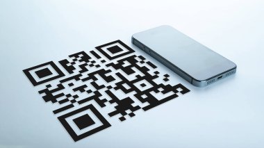 QR kodunu öde. Ödeme için mobil akıllı telefon ekranı, online ödeme, dijital akıllı telefonda qr kod tarayıcı ile barkod taraması. İş ve teknoloji kavramı