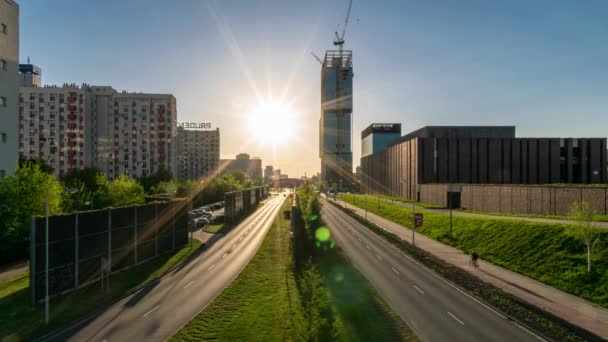 Katowice. Polonia 13 de mayo de 2021. Timelapse vistas del centro de la ciudad moderna de negocios, coche de tráfico en la puesta del sol. — Vídeos de Stock