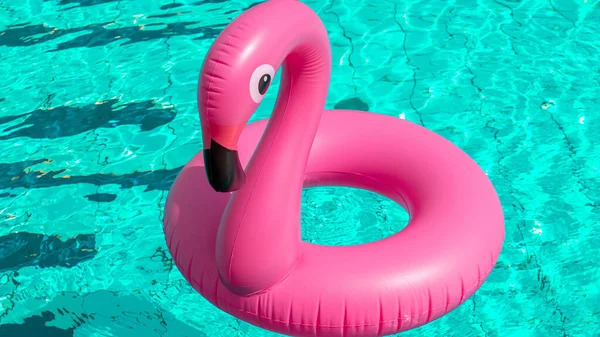 Helló Nyár Rózsaszín Felfújható Flamingó Medencében Víz Nyári Strand Háttér — Stock Fotó