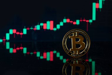 Bitcoin cüzdanı. Altın Para Sanal Kripto Para ya da Engelleme Teknolojisi. Grafik arkaplanında Altın Kripto para birimi BTC Bitcoin. Sanal varlıklara yatırım, Boğa Piyasası eğilimi kavramı