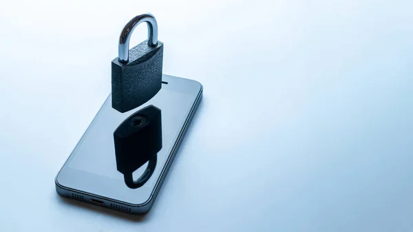 Protección Seguridad Empresarial Teléfono Móvil Gris Espacio Moderno Con Candado — Foto de Stock