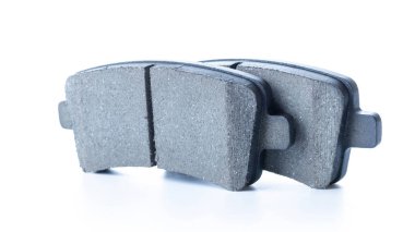 Araba teftişi. Otomobil motoru yedek veya beyaz arka planda otomotiv parçası. Yeni metal araba parçası. Metin için alanı olan tamir ve araç servisi