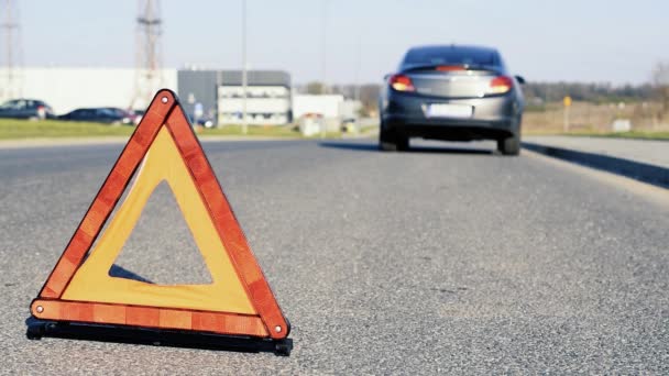Πρόβλημα Αυτοκίνητο Αυτοκίνητο Τρίγωνο Ατύχημα Στο Δρόμο Όχημα Κατανεμημένο Έννοια — Αρχείο Βίντεο