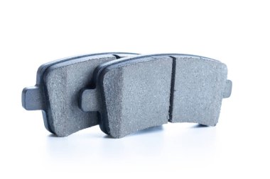 Araba motoru. Yeni metal araba parçası. Otomobil motoru yedek veya otomotiv parçası beyaz arka planda izole edildi. Metin için alanı olan otomobil motoru servisi