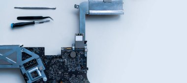 Bilgisayar teknolojisi. Elektronik donanım onarımı, bilgisayar servisi ve teknisyen mühendisten bakım. Dijital çip ekipmanı desteği