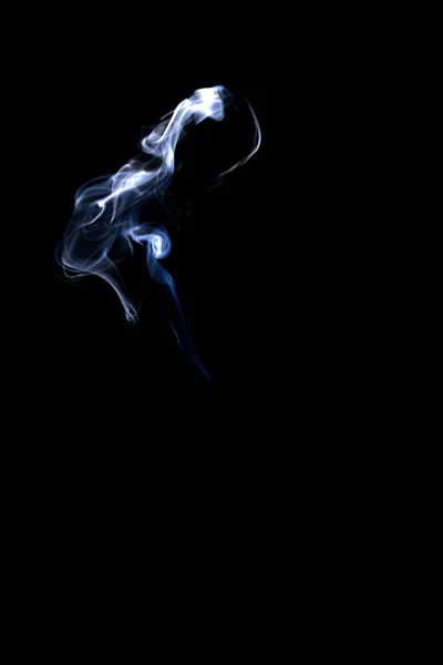 煙の蒸気 抽象的な霧や蒸気霧の雲の黒の背景に隔離されたぼかし 蒸気タバコ ドライアイス中の蒸気の流れ — ストック写真