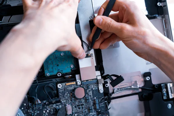 Hardware Ingenieur Technologie Onderhoud Computer Chip Elektronische Reparatie Man Technicus — Stockfoto