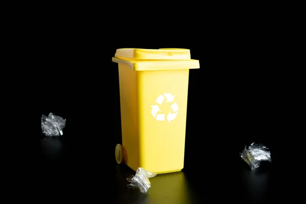 Plastikmüll Recyceln Behälter Für Die Entsorgung Von Müll Und Schonen — Stockfoto