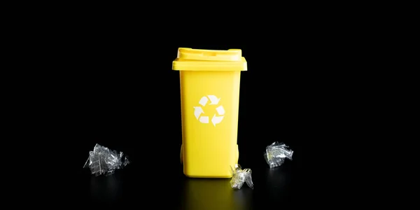 Plastica Riciclata Contenitore Smaltimento Dei Rifiuti Immondizia Salvare Ambiente Pattumiera — Foto Stock