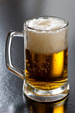 Yarım litre bira.