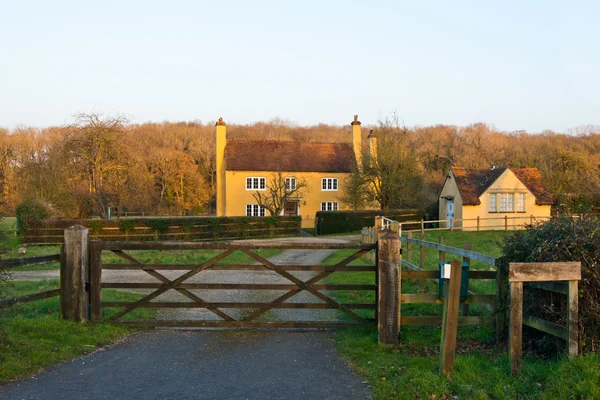 Englisches Dorfhaus — Stockfoto