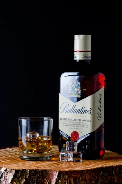Ballantine 's es el segundo whisky escocés más vendido del mundo Imágenes De Stock Sin Royalties Gratis
