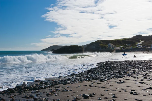 Der zerklüftete strand am kennack sande auf der eidechsenhalbinsel cornwall england uk — Stockfoto
