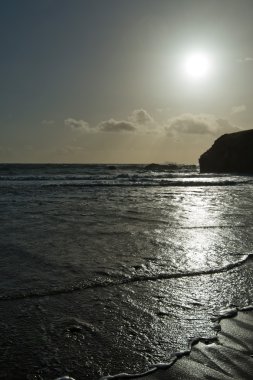 Cornwall plaj yolu tarif etmek güneş ışığı doğal silüeti.