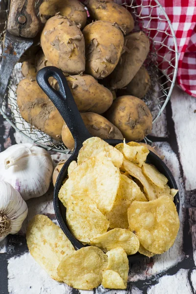 Pommes Frites Und Neue Kartoffeln Hintergrund — Stockfoto