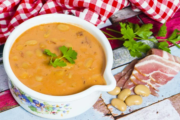 Cozinha Tradicional Polonesa Feijão Manteiga Com Tomate Bacon Manjerona Feijão — Fotografia de Stock