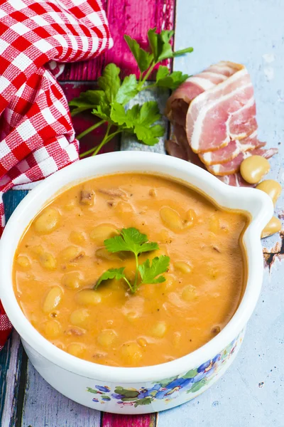 Cozinha Tradicional Polonesa Feijão Manteiga Com Tomate Bacon Manjerona Feijão — Fotografia de Stock