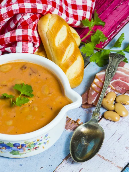 Cozinha Tradicional Polonesa Feijão Manteiga Com Tomate Bacon Manjerona Feijão — Fotografia de Stock