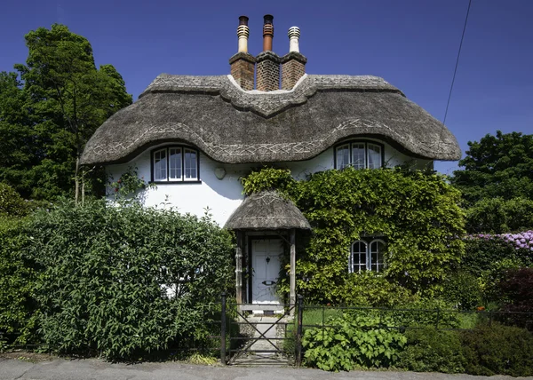 Engelsk Cottage hus — Stockfoto