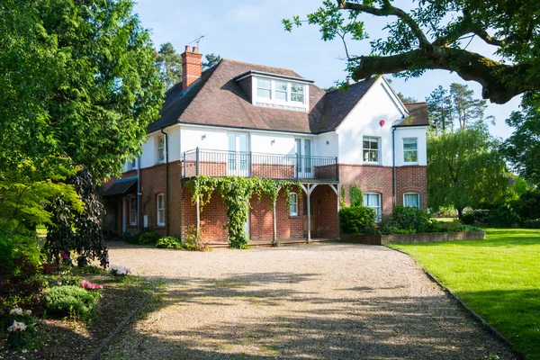 Engelsk Cottage hus — Stockfoto