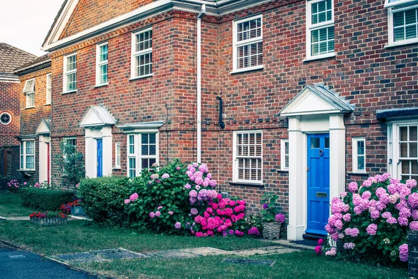 Casa Tradicional Inglesa Bonita Com Jardim Entrada Dianteira — Fotografia de Stock