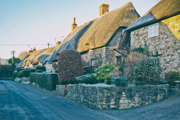 Angielska wieś domek kryty strzechą dom — Zdjęcie stockowe
