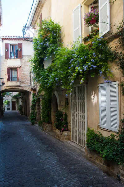 Calle en el casco antiguo Francia . — Foto de Stock