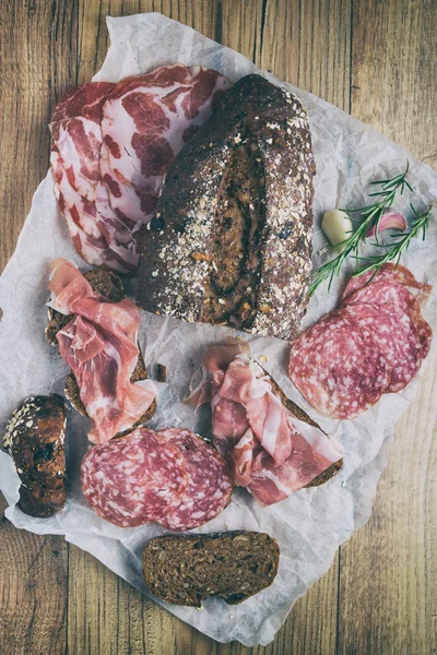 Pan muesli con jamón de pueblo — Foto de Stock