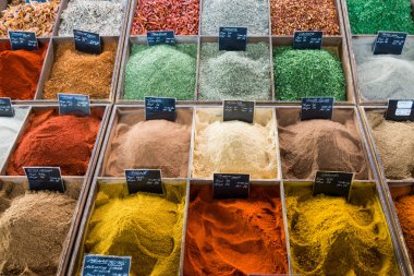 renkli cam baharat satan