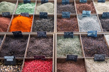 renkli cam baharat satan