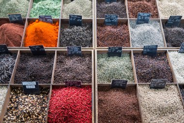 renkli cam baharat satan