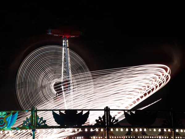 Foire amusante la nuit — Photo