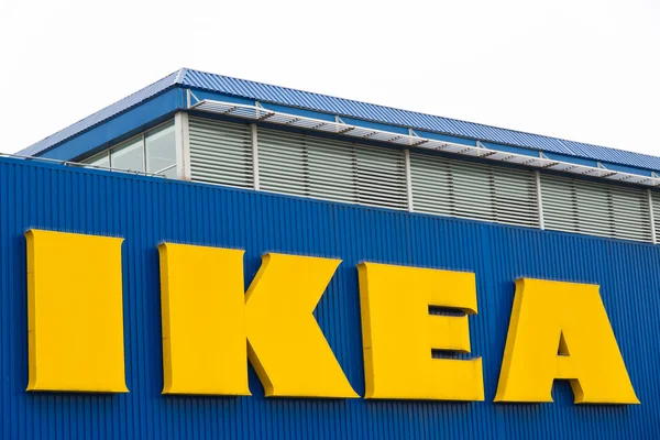 Логотип Ikea в Лондоне — стоковое фото