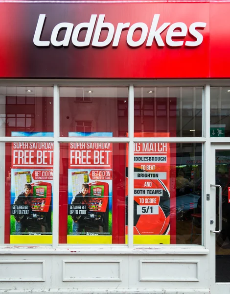 Ladbrokes en la lectura — Foto de Stock