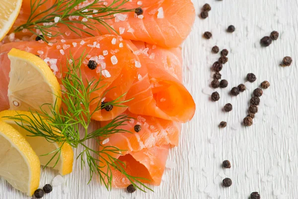 Salmão fumado sobre fundo branco — Fotografia de Stock