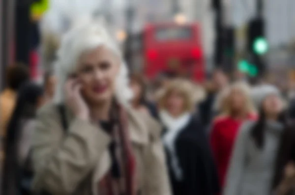 Multidão pessoas anônimas andando sobre Londres ocupado . — Fotografia de Stock