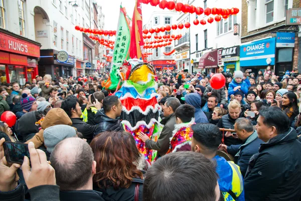 Le nouvel an chinois singe dans la place trafalgar et Chinatown. Londres — Photo