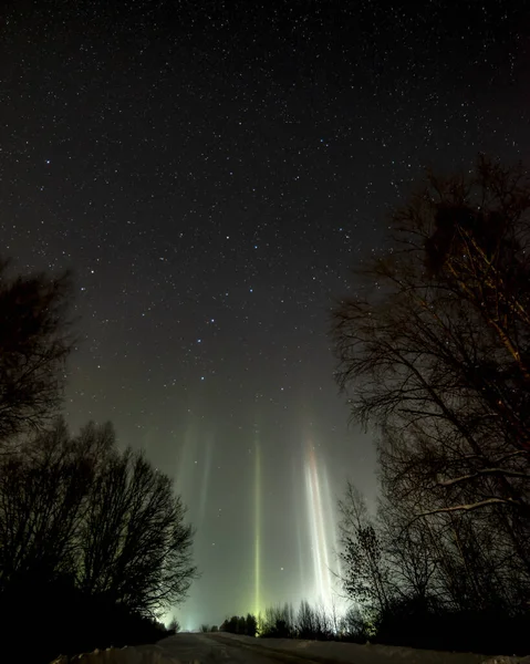 Light pillars and clear starry sky — Stock Photo, Image