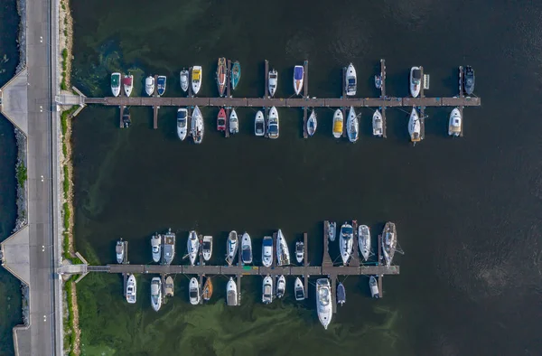 Tolyatti, Russia - 1 agosto 2021: Yacht Club Druzhba si trova nel distretto di Komsomolsk. — Foto Stock