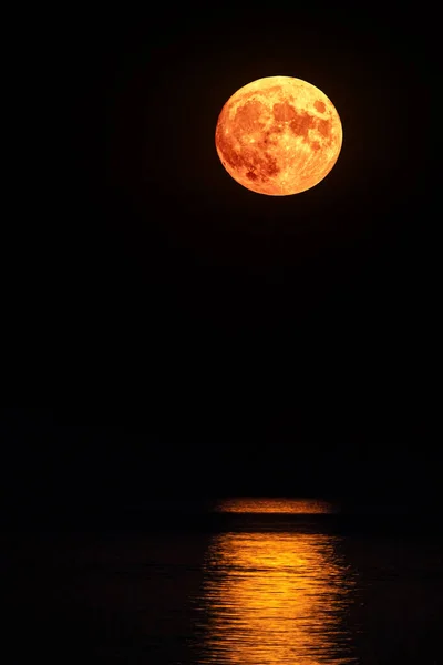 Super Luna Llena Sangre Luz Luna Sobre Mar Luna Roja —  Fotos de Stock