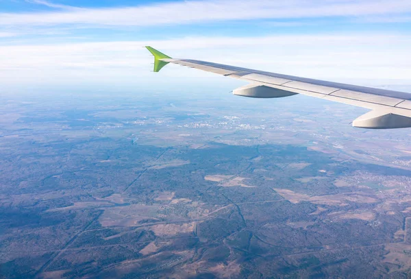 Vista Janela Avião Belo Nascer Sol Azul Asa Avião Céu — Fotografia de Stock