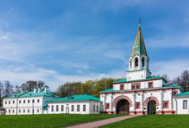 Ön Kapılar ve Albay 'ın odası. Tarihi-mimari ve doğal peyzaj müze rezervi Kolomenskoye 'nin inşası, Moskova, Rusya. Kolomenskoye ortaçağ kraliyet konutuydu..