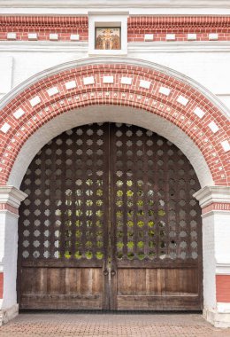 Kolomenskoye 'nin ön kapısı, Moskova, Rusya yaz günü