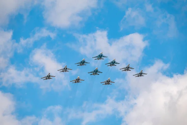 Moscú Rusia Mayo 2021 Combatientes 35S 30Sm Con Bombarderos Cielo —  Fotos de Stock