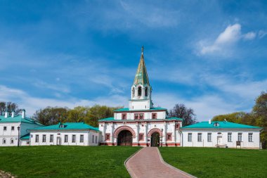 Ön Kapılar ve Albay 'ın odası. Tarihi-mimari ve doğal peyzaj müze rezervi Kolomenskoye 'nin inşası, Moskova, Rusya. Kolomenskoye ortaçağ kraliyet konutuydu..