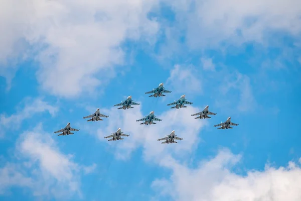 Moscú Rusia Mayo 2021 Combatientes 35S 30Sm Con Bombarderos Cielo —  Fotos de Stock