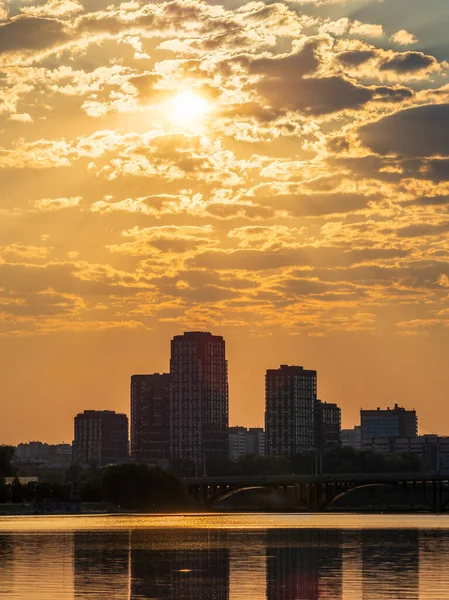 Naplemente Nyáron Egy Tavon Város Központjában Yekaterinburg Oroszország — Stock Fotó